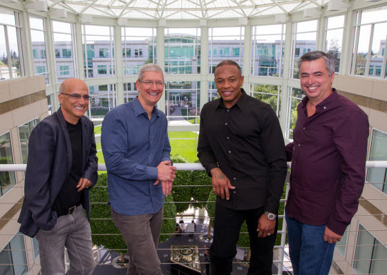 Jimmy Iovine, Tim Cook, Dr. Dre and Eddy Cue in Beats acquisition photograph