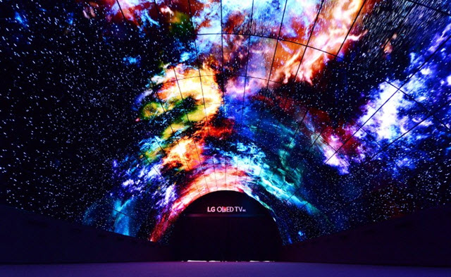 World's largest OLED tunnel at IFA 2016